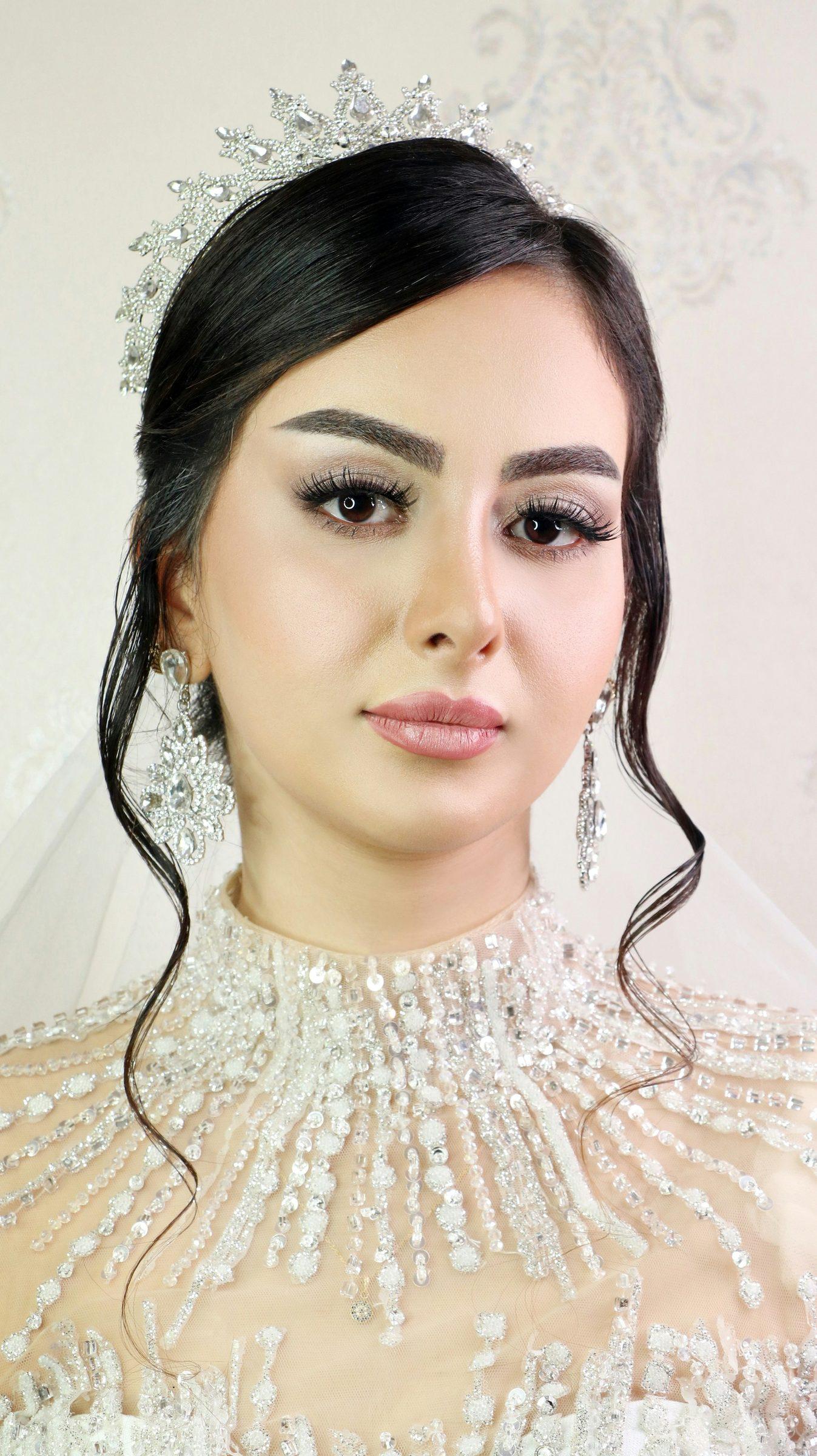 Classic veiled bride with natural, radiant bridal makeup